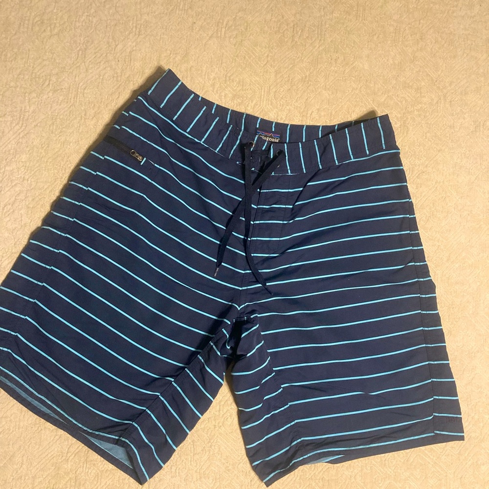 Men’s Patagonia swim trunks board shorts size 33
